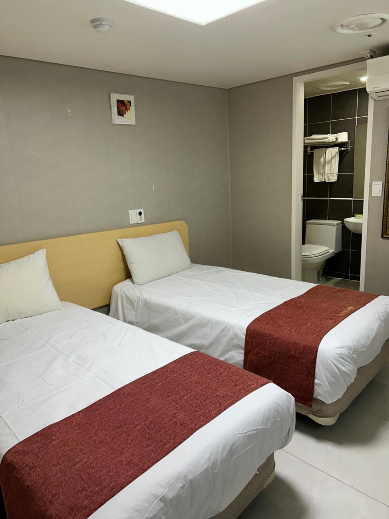 Hotel Myeongdong Сеул Экстерьер фото