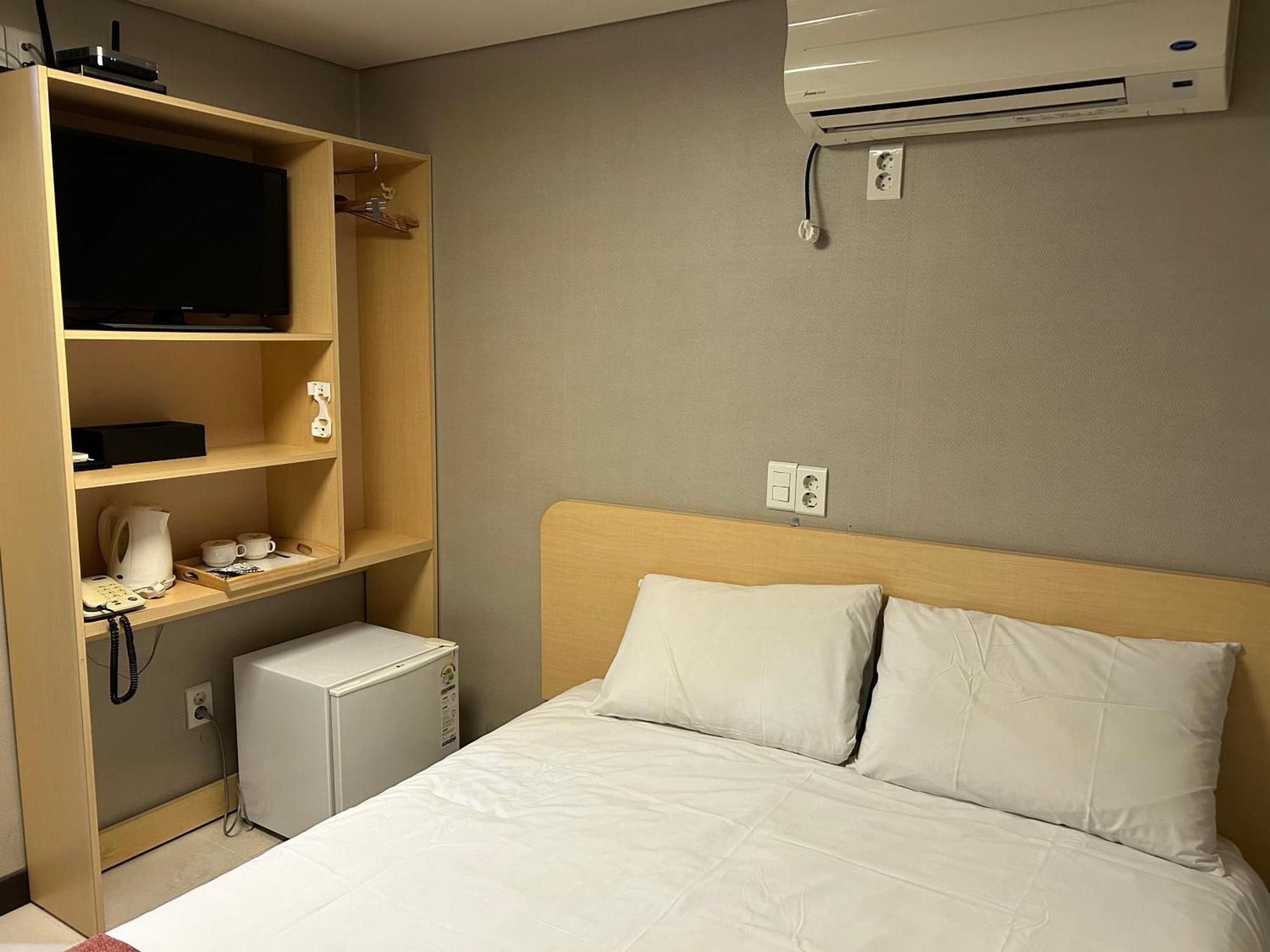 Hotel Myeongdong Сеул Экстерьер фото